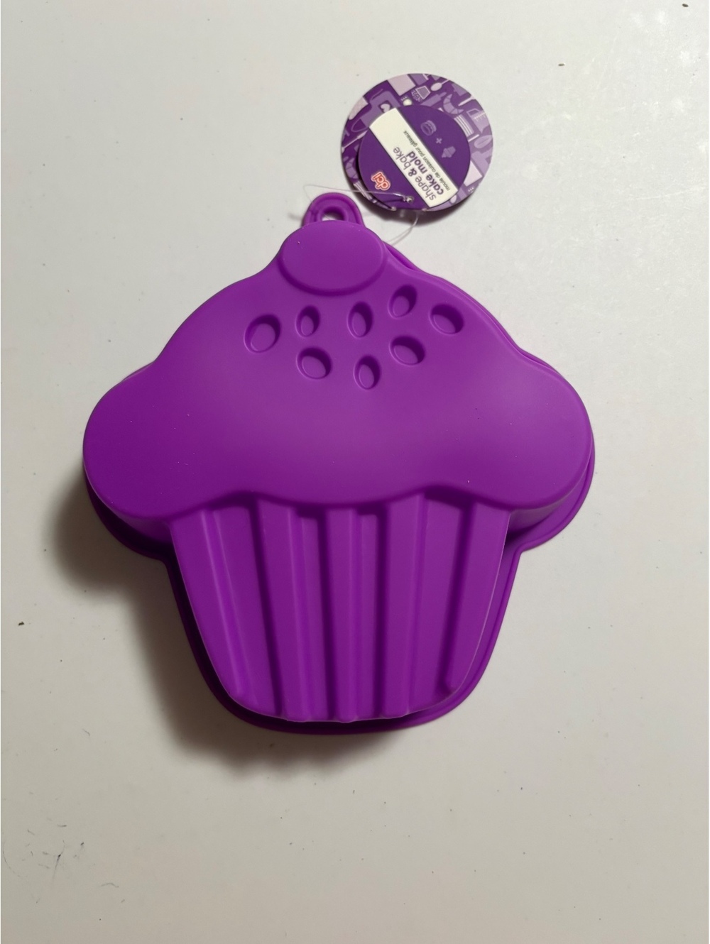 Shape and bake cupcake cake mold